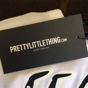 PrettyLittleThing Tops - Crop tee With graphic on it PrettyLittleThing Tops - Crop tee With graphic on it